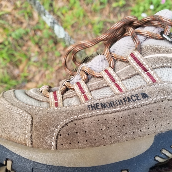 The North Face suede hiking boots, in EUC, in khaki brown and cream color sz 9 - Picture 8 of 10